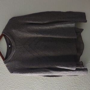 LUCKY BRAND GRAY PULL OVER LAYED SWEATER.
